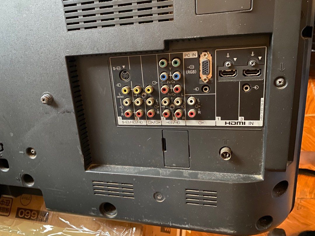 Sony Bravia 32 inch (Category: TV) located in Cainta. Submitted by stockroompreloved (Listing ID 1367467557, Image 3). Description: Sony Bravia (32-inch) 32 inch tv Buttons all working HDMI ready No remote Price negotiable‼️ Issue buttom part of the speaker not intact check last photo for reference Rfs: decluttering not using it anymore Cainta loc 5k‼️.