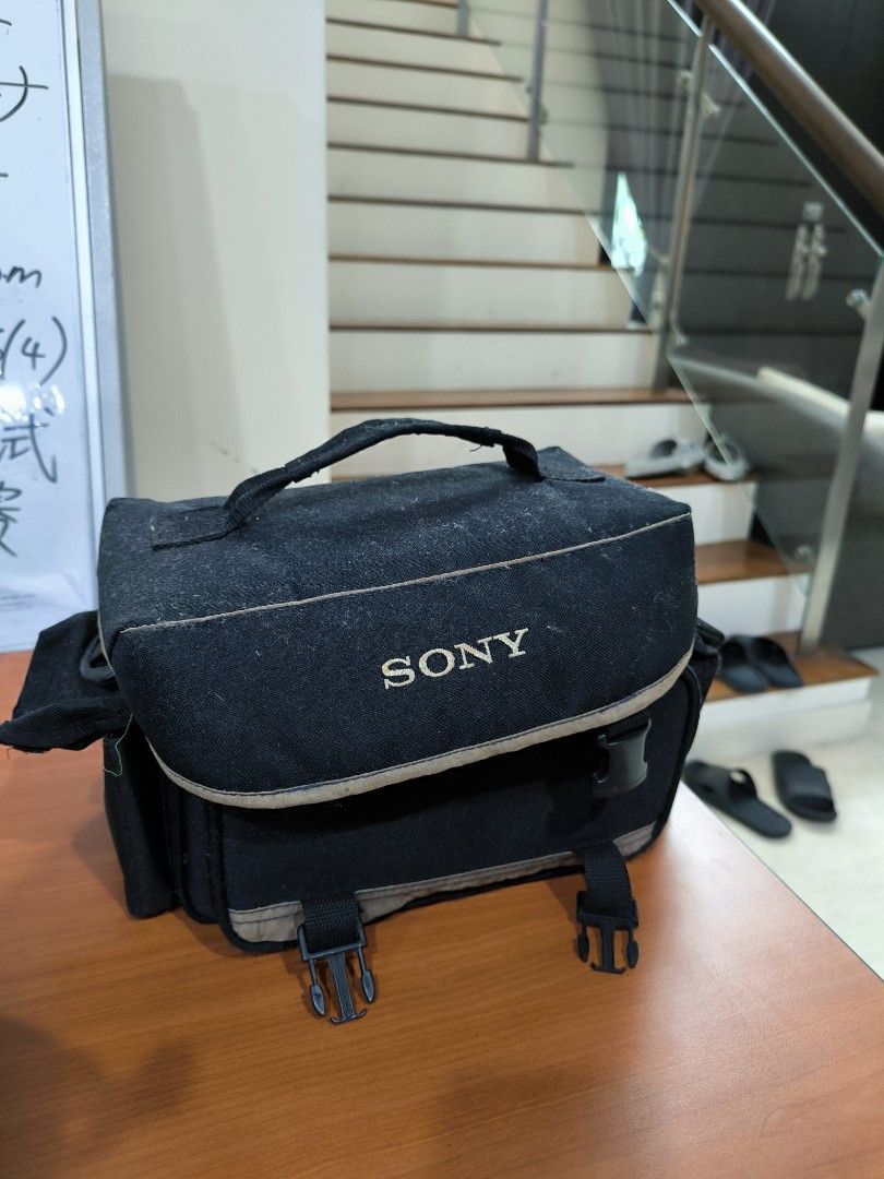 Sony Camera Bag (Category: Camera Bags & Carriers) located in Kuala Lumpur. Submitted by duansheli247 (Listing ID 1367355421, Image 1). Description: Only Bag No camera.