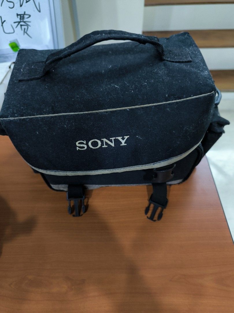 Sony Camera Bag (Category: Camera Bags & Carriers) located in Kuala Lumpur. Submitted by duansheli247 (Listing ID 1367355421, Image 2). Description: Only Bag No camera.