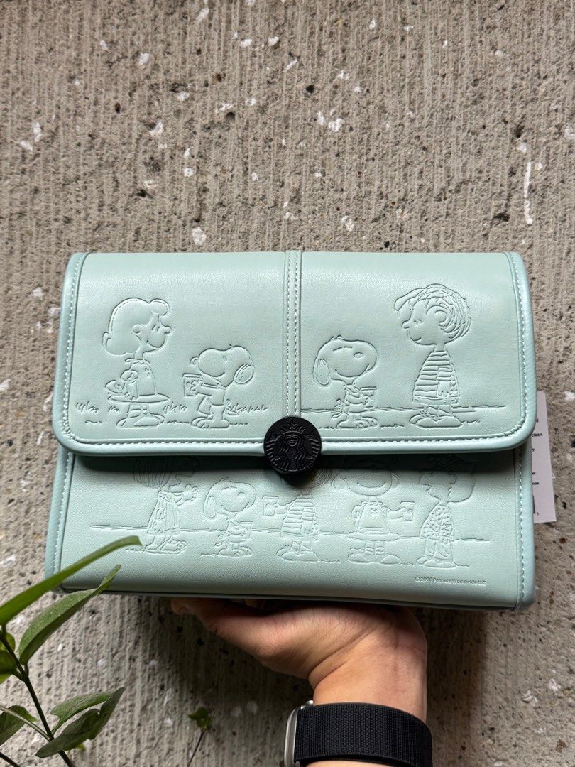 Starbucks x Peanuts Cross Bag (Category: Luxury Bags & Wallets) located in Paranaque City. Submitted by bcjav (Listing ID 1367346461, Image 1). Description: .