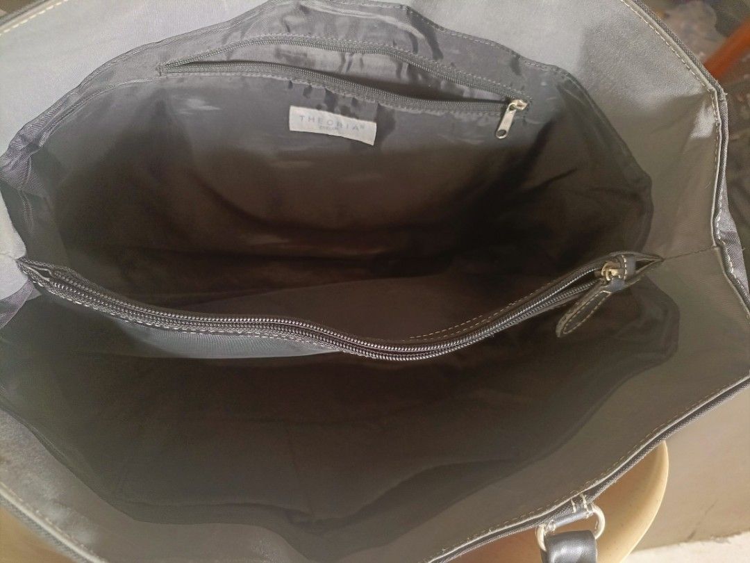 Theoria Bag (Category: Shoulder Bags) located in San Jose del Monte. Submitted by m_nshop (Listing ID 1367325854, Image 3). Description: bawal po sa maselan Japan Auction nasa pics po ang mga flaws and sign of usage negotiable.