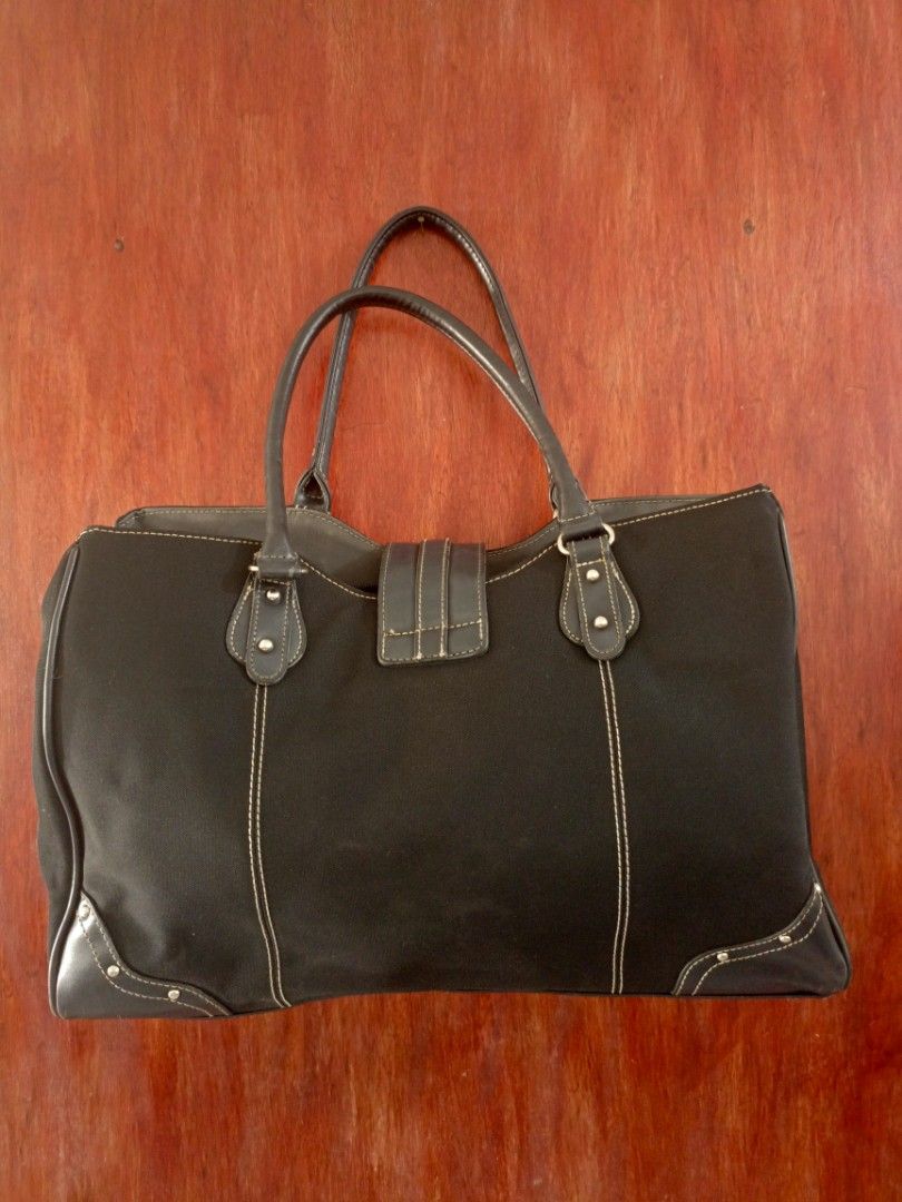 Theoria Bag (Category: Shoulder Bags) located in San Jose del Monte. Submitted by m_nshop (Listing ID 1367325854, Image 2). Description: bawal po sa maselan Japan Auction nasa pics po ang mga flaws and sign of usage negotiable.