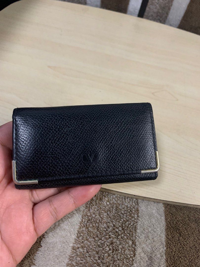 Valentino garavani keyholder purse (Category: Luxury Bags & Wallets) located in Cabanatuan. Submitted by mjluxxejapan (Listing ID 1367477689, Image 1). Description: Fixed price. Kasya card s gitna .. pls check all details posted good cond Pero ng peel off n ung lining ok naman kasi d naman halata at lining lng un normal s mga vintage Wala naman sticky at powdery na.ok n ok pa.mganda pa.4”x2.2” meas .