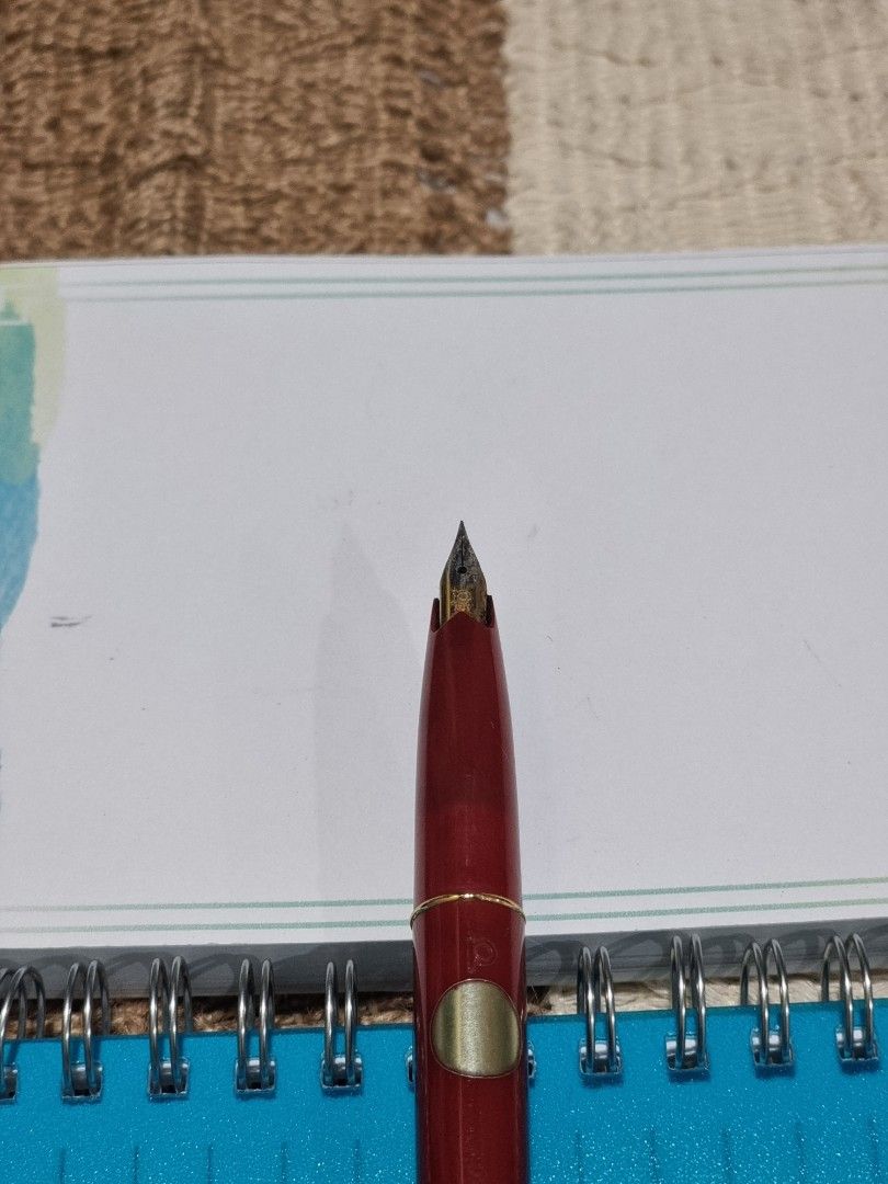 Vintage Fountain Pens (Category: Stationery & School Supplies) located in Mandaluyong City. Submitted by rossandalex (Listing ID 1367430978, Image 3). Description: Take All Maroon Vintage Fountain Pens with Ink.