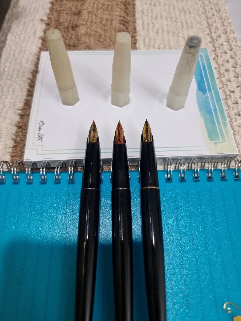Vintage Fountain Pens (Category: Stationery & School Supplies) located in Mandaluyong City. Submitted by rossandalex (Listing ID 1367464628, Image 2). Description: Take All Vintage Fountain Pens With InK.