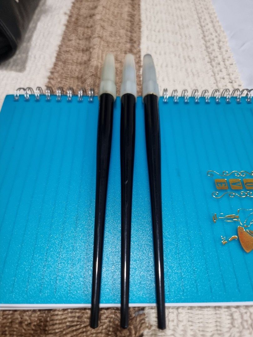 Vintage Fountain Pens (Category: Stationery & School Supplies) located in Mandaluyong City. Submitted by rossandalex (Listing ID 1367464628, Image 1). Description: Take All Vintage Fountain Pens With InK.