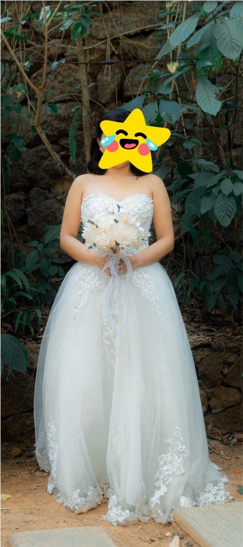 Wedding Gown for sale (Category: Evening dresses & gowns) located in Pasig City. Submitted by zellyace (Listing ID 1367407428, Image 2). Description: Best fit for short bride 👰‍♀️ Small to medium frame (up to 32" waist) Style: Sweetheart tube Color: White Adjustable (tie back) Can be worn with/without petticoat PM for more photos and inquiries 🤗.