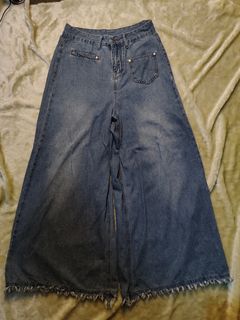 (Category: ) located in . Submitted by snoowkies (Listing ID 1367399153, Image 1). Description: .