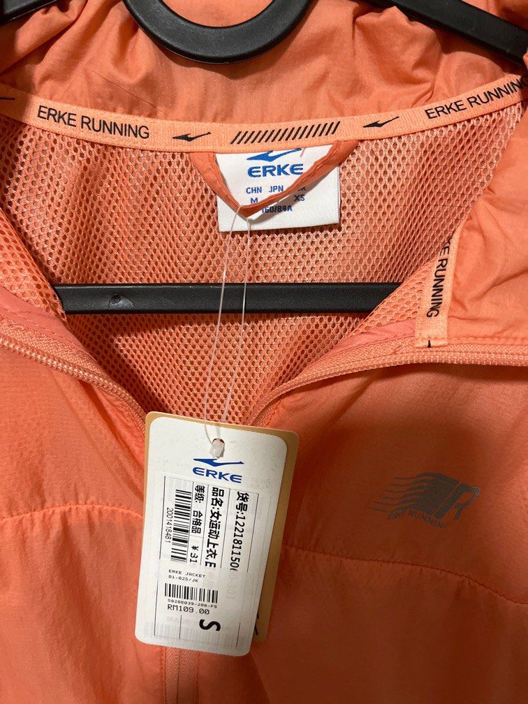 Wind jacket outer (Category: Coats, Jackets and Outerwear) located in Singapore. Submitted by helpyoubuything (Listing ID 1367436823, Image 2). Description: .