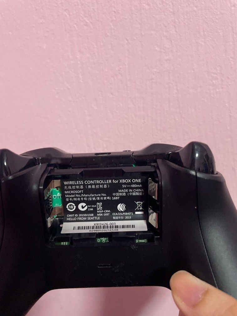 Xbox controller (Category: Controllers) located in Singapore. Submitted by yanng24 (Listing ID 1367356451, Image 2). Description: one for $30 two for $50.