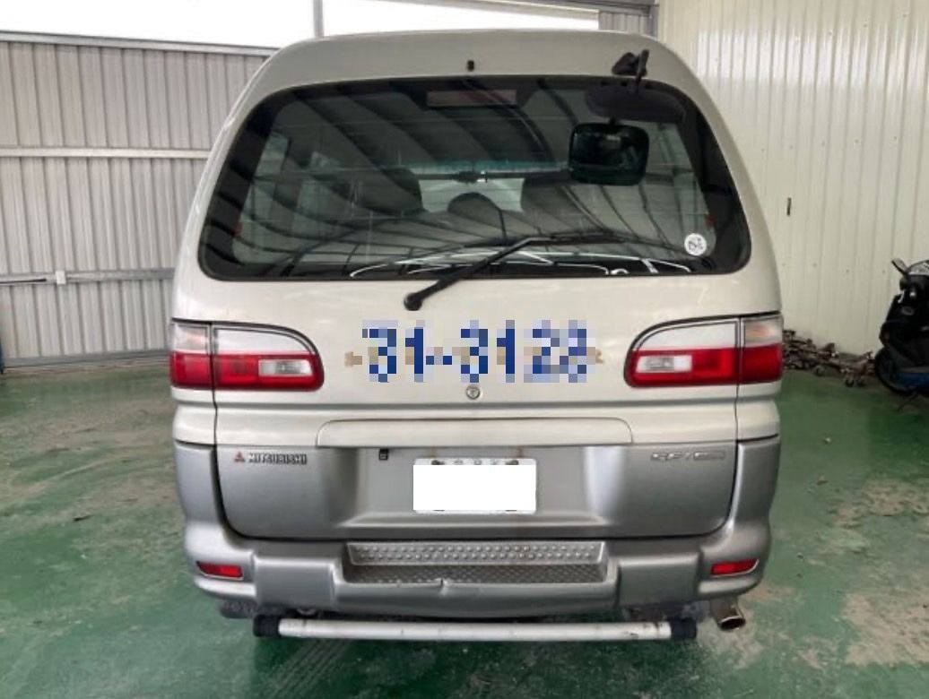 由 rongai613 (刊登 ID 1367514643，圖片 2) 提交，位於 新北市 (New Taipei) 的 中古車 1999 SPACE GEAR 三菱 4WD 2.4L 手排 七人座 廂型車 廂式 客貨版 休旅車 專賣 二手 (類別：汽車出售)，說明：1.廠牌型號：三菱 SPACE GEAR ( 4WD、2.4L、手排 ) 2.車輛年份：1999 / 01 3.預售金額：50000 4.所在地區：新北市林口區文化三路一段225巷22號 5.車輛里程：108600 KM 6.聯絡方式：0982-281-880 吳小姐 7.備註說明：*** 七人座客貨兩用版 歡迎預約賞車 ***。
