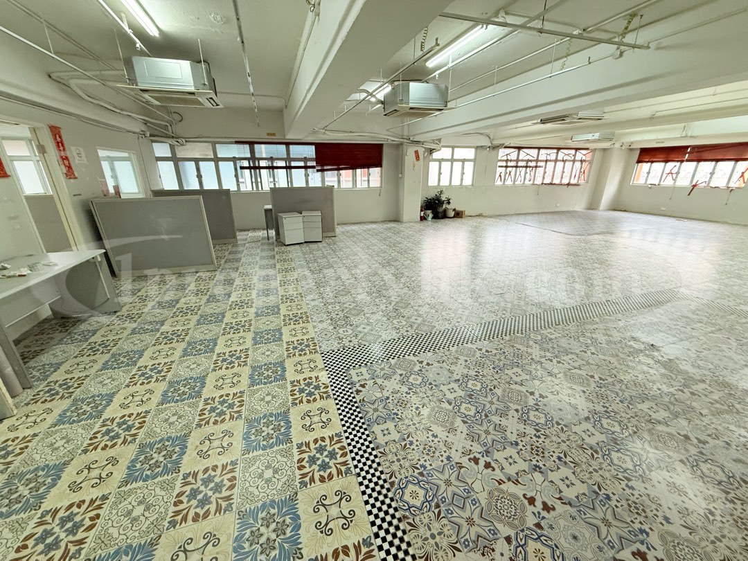 (分類:)位於 。 由 jasonng_office.leasing 提交(商品編號 1367540262,圖片 1)。簡介: 。