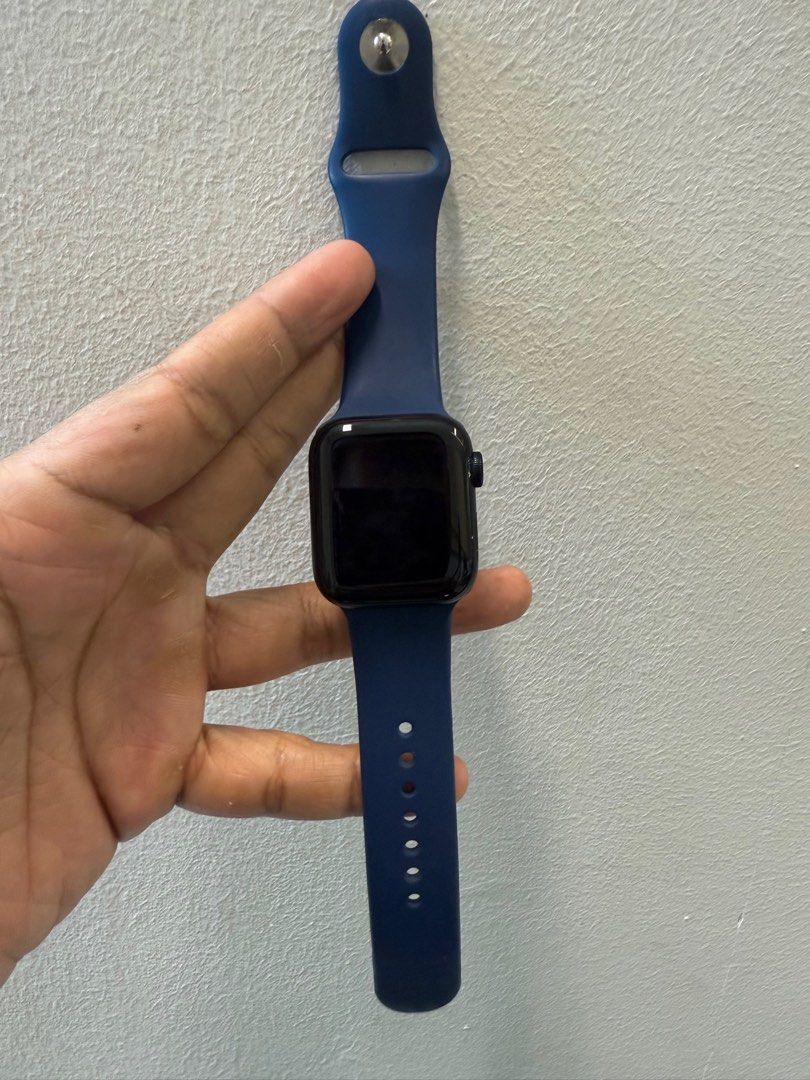 Apple Watch SE 40mm (Category: Wearables & Smart Watches) located in Singapore. Submitted by ryi6eeng2s (Listing ID 1367563984, Image 1). Description: Apple Watch SE GPS, 40mm, Midnight Aluminium case. Inclusive of original Nike Sports Loop(black/blue), original box, original charging cable. Will give other multiple different straps bought online. Battery health still very high at 96%. (battery health percentage higher and healthier than the rest