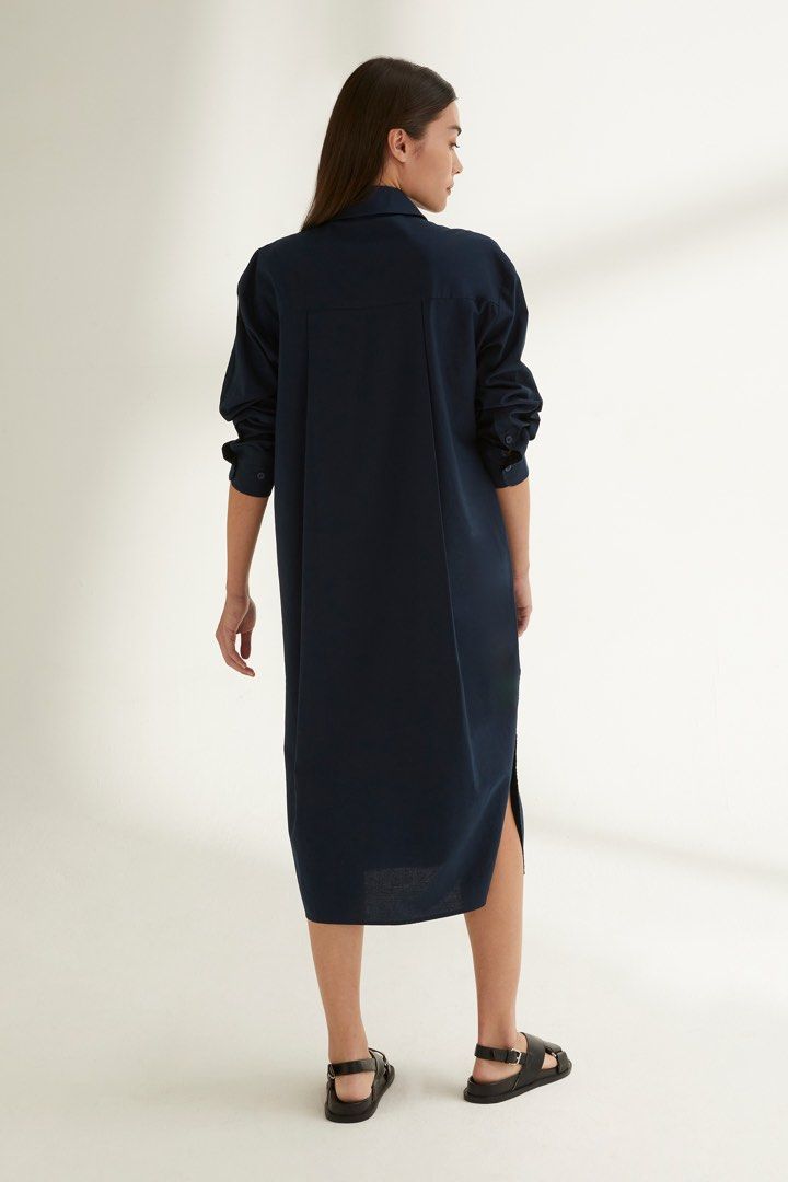 Atlas Kind Oxford Shirt Dress (Category: Dresses) located in Singapore. Submitted by clcl81 (Listing ID 1367589740, Image 2). Description: Brand new, with tags. Dark Blue, Size XS (loose design, will fit Small/UK8) No negotiable. By tracked mail only. .