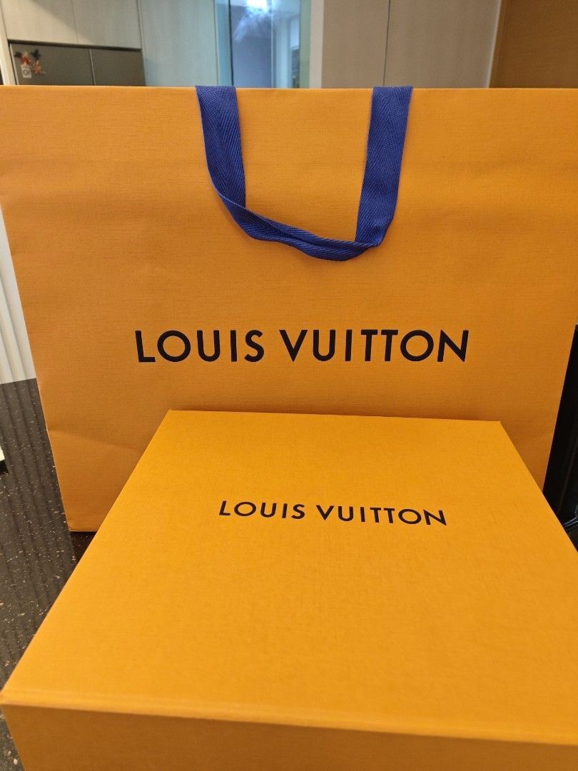 Authentic Louis Vuitton LV Mini Nice Bag (Category: Luxury Bags & Wallets) located in Quezon City. Submitted by breakmyfashion (Listing ID 1367567916, Image 3). Description: Beauty case in iconic monogram canvas fits easily into a travel bag or suitcase. Supple, compact, with a leather handle that flattens to save space, it offers good capacity for toiletries and grooming essentials. The top flap opens wide for optimal visibility, thanks to a dou