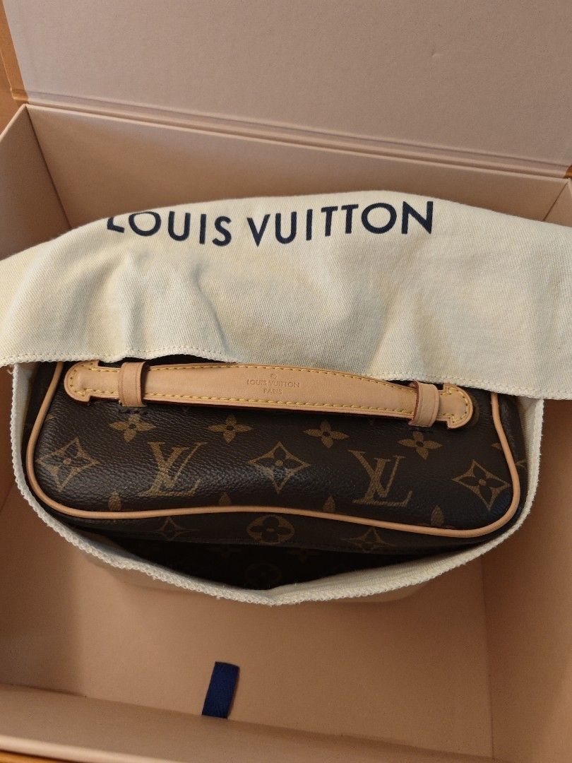 Authentic Louis Vuitton LV Mini Nice Bag (Category: Luxury Bags & Wallets) located in Quezon City. Submitted by breakmyfashion (Listing ID 1367567916, Image 2). Description: Beauty case in iconic monogram canvas fits easily into a travel bag or suitcase. Supple, compact, with a leather handle that flattens to save space, it offers good capacity for toiletries and grooming essentials. The top flap opens wide for optimal visibility, thanks to a dou
