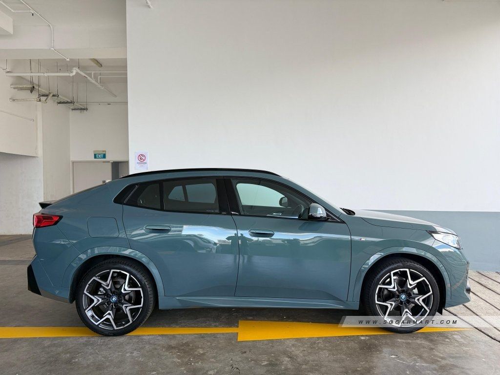 BMW iX2 Electric eDrive20 M-Sport Auto (Category: Used Cars) located in Singapore. Submitted by carchope (Listing ID 1367543902, Image 3). Description: 🚗Vehicle Features Electric motor producing 147bhp, Torque at 250Nm. Front wheel drive. Range up to 478km, 0-100km/h at 10.5sec.Top speed at 170km/h. 🚗Accessories Apple Carplay/Android Auto, Wireless charging, Navigation, Infotainment 10.7“ touchscreen, reverse camera ⭐️Accident free. ⭐️BMW agent