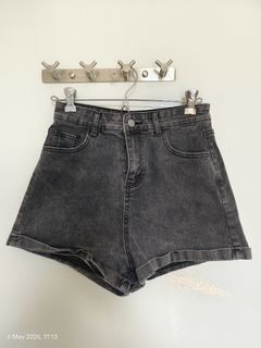 (Category: ) located in . Submitted by plaidwardrobe (Listing ID 1367510823, Image 1). Description: .