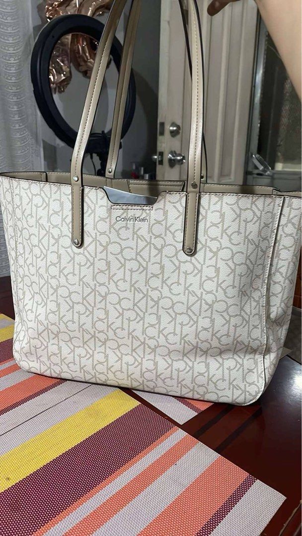 Brandnew Original CK Tote Bag (Category: Tote Bags) located in Paranaque City. Submitted by luxthings.etc. (Listing ID 1367649624, Image 1). Description: Brandnew Original Calvin Klein Bag from US, big size any laptop can fit in. Still with price tag, see photos..