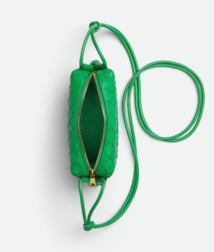 BV mini loop camera bag （分類：手袋及銀包）位於 Hong Kong。 由 williams.kit 提交（商品編號 1367652106，圖片 1）。簡介： 100%real and new Full package~ 購自澳洲BV。