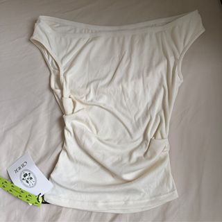 （分類：）位於 。 由 closetatjo 提交（商品編號 1367559185，圖片 1）。簡介： 。