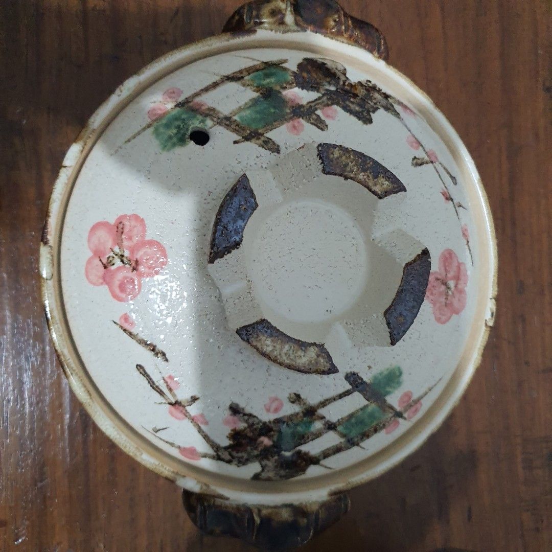 Claypot Donabe unused (Category: Cookware & Accessories) located in Pasig City. Submitted by chimsco (Listing ID 1367641374, Image 2). Description: claypot, unused no box shipping fee c/o buyer location at ortigas.