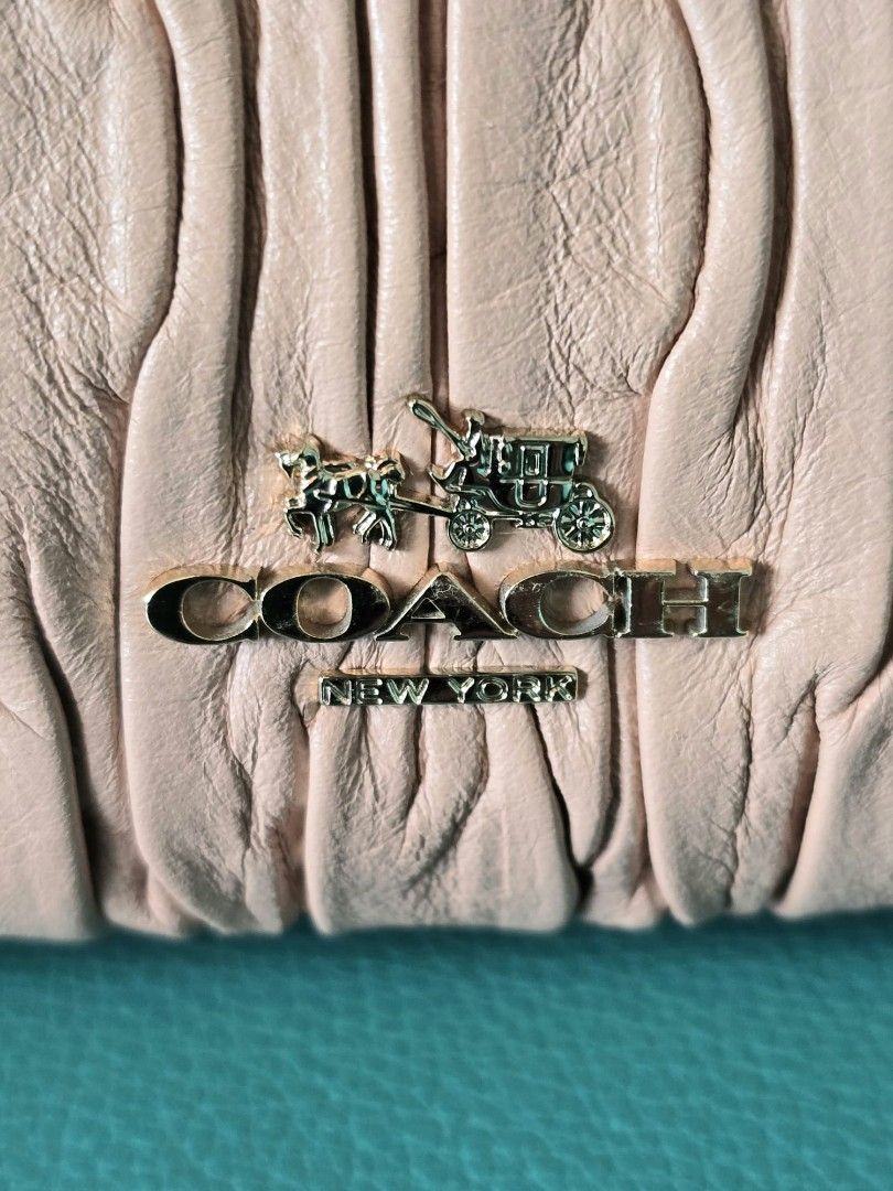 Coach bags (Category: Bags & Wallets) located in Singapore. Submitted by w_woman (Listing ID 1367570452, Image 1). Description: Hi 👋 Original Genuine shoulder Coach Bag for sales. Given by Philanthropist few years ago. The price tag shows $570 each. Total 5 bags. Measure 24cmx18cm (For young girls/ladies) Selling away 👇: 2 bags(Un-used) - $60 each (All 2 bags for $100).