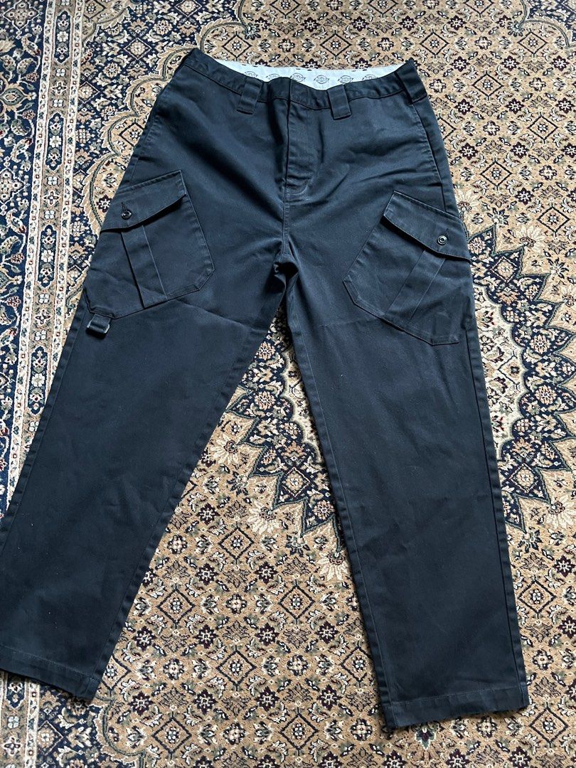 DICKIES Black Cargo-pant Trousers (32) (Category: Trousers) located in Makati City. Submitted by mcbmcbmcbmcb (Listing ID 1367567026, Image 2). Description: .