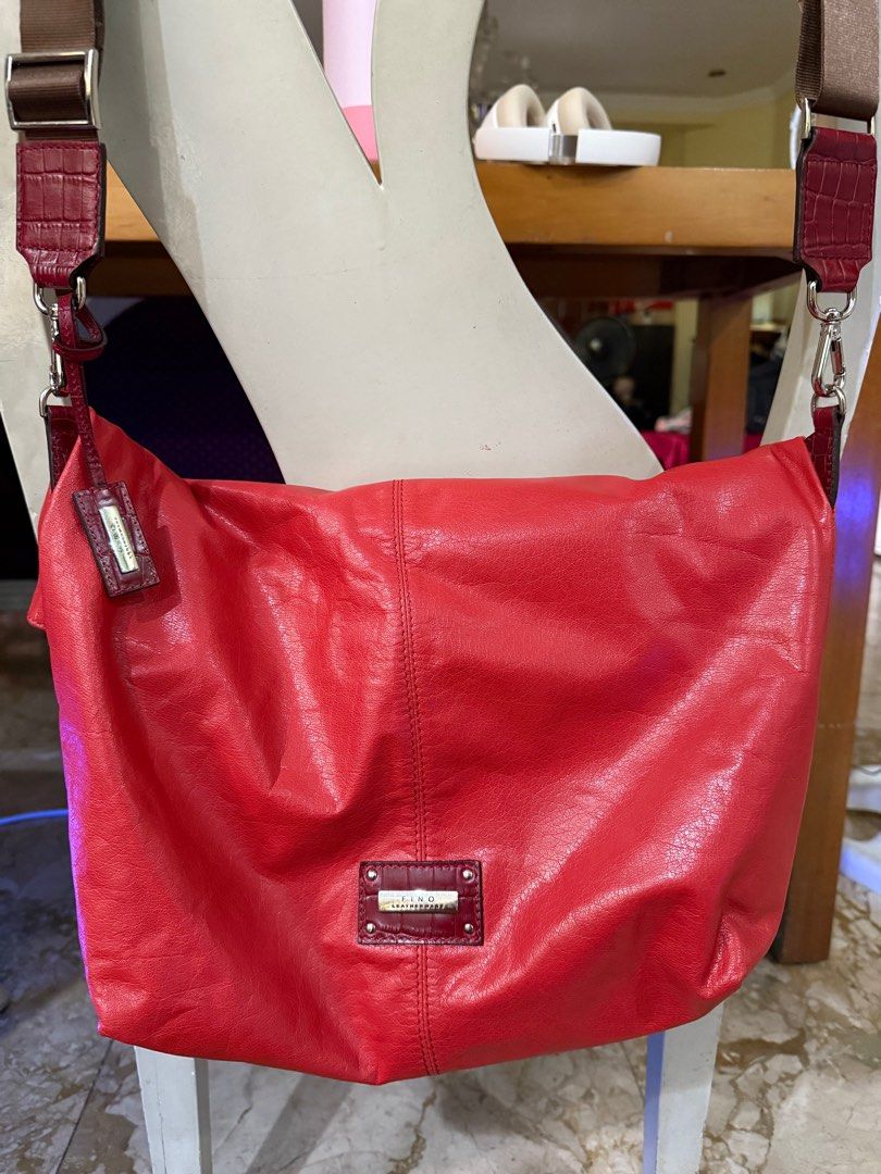 Fino two way reversible bag (Category: Shoulder Bags) located in Pasig City. Submitted by celluc (Listing ID 1367489956, Image 1). Description: .