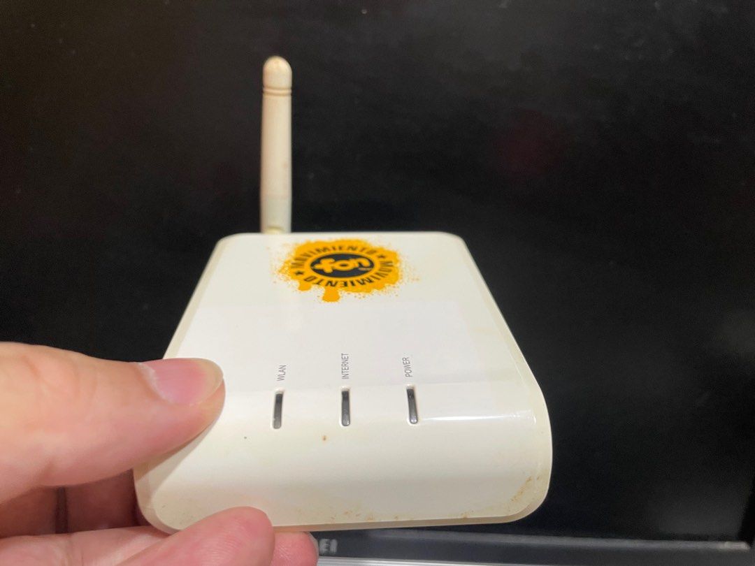 由 joelin901 (刊登 ID 1367499258，圖片 1) 提交，位於 台南市 (Tainan) 的 FON2100E 無線訊號強波器 一隻天線 寬頻分享器 橋接 擴大器 WPS AP中繼。 (類別：其他電腦及電子周邊產品)，說明：FON2100E 無線訊號強波器 一隻天線 寬頻分享器 橋接 擴大器 WPS AP中繼。。