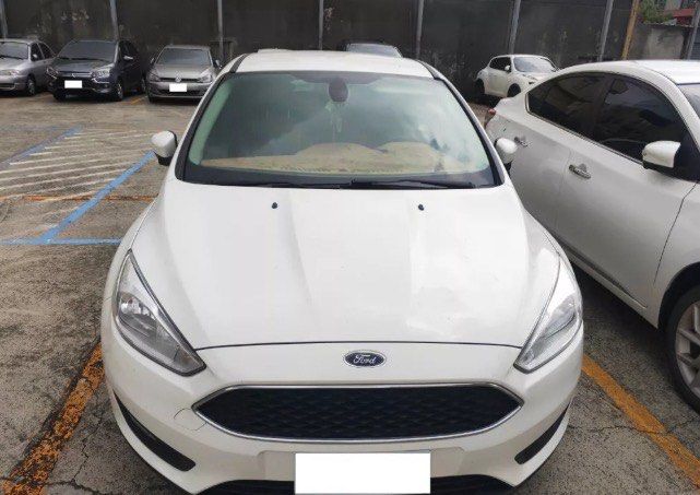 由 pipi1108cc (刊登 ID 1367581877，圖片 1) 提交，位於 台中市 (Taichung) 的 Ford Focus 5D 2017款 白色 🔍️售價：11萬 🔍️出廠：2017年 🔍️行駛里程：5萬公里 🔍️乘客數：5門5座 🔍️排氣量：1.5L (類別：汽車出售)，說明：🔍️廠牌型號：Ford Focus 5D 2017款 白色 🔍️售價：11萬 🔍️出廠：2017年 🔍️行駛里程：5萬公里 🔍️乘客數：5門5座 🔍️排氣量：1.5L 🔍️引擎燃料：汽油 🔍️驅動方式：2WD ★重要資訊★ 車輛均有第三方認證 ⭕️專業鑑定⭕️合格認證 ⭕️檢定報告⭕️一覽無疑 📣便宜賣🚫無事故🚫無泡水🚫無待修 提供💯完整第三方認證合格檢驗報告 保證✅實車實價✅車況透明✅安心購車 ★提供車況原始表 ★車況與認證表不符，退車並全額退費 ◎歡迎私訊預約賞車◎ ★早上10點到晚上18點 ★Line ID : pipi1108 ★聯絡電話：0️⃣9️