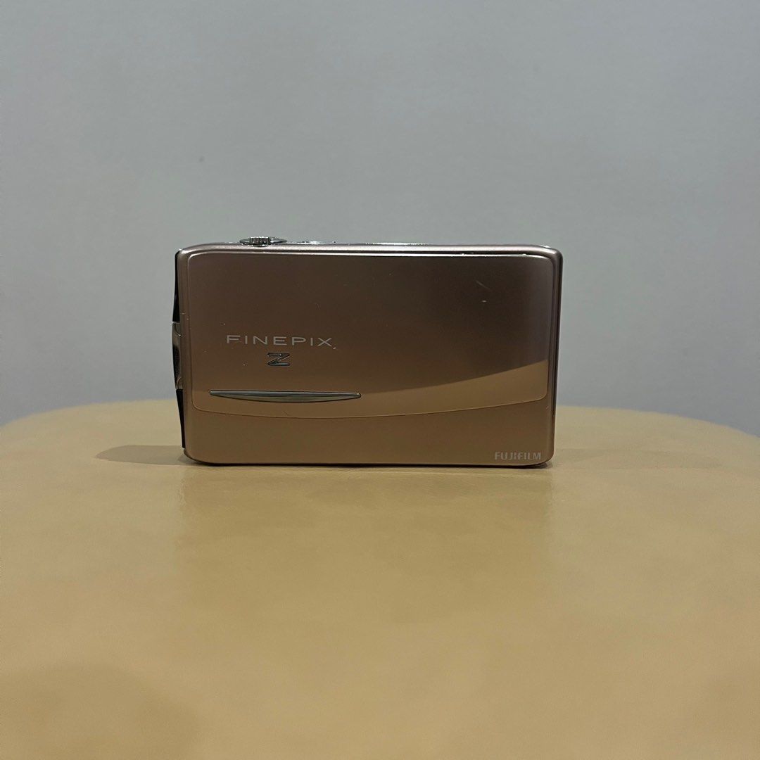 Fujifilm FinePix Z950EXR (Category: Cameras) located in Manila. Submitted by limonee (Listing ID 1367594237, Image 1). Description: No issues, 9/10 body cosmetics (minimal/barely noticeable scratches only) Inclusions: unit and universal charger (no SD card) MOP: Cash, GCash Meet ups around Binondo/Taft/Makati.