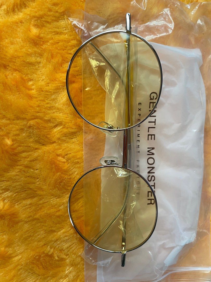 Gentle monster (Category: Sunglasses & Eyewear) located in Navotas City. Submitted by projectshop (Listing ID 1367521584, Image 1). Description: Original No box Pasalubong from abroad RFS: too many shades Declutterring .