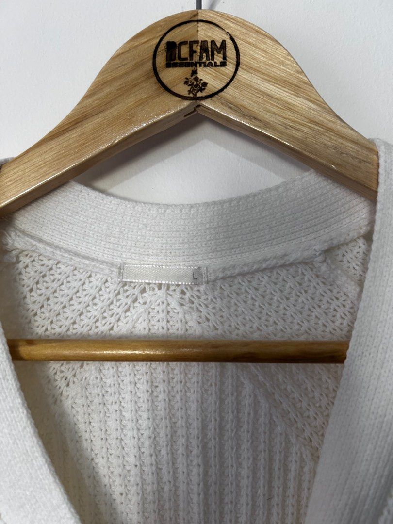 GU Cardigan (Category: Coats, Jackets and Outerwear) located in Tarlac. Submitted by dcfam (Listing ID 1367547216, Image 2). Description: GU knitted cardigan Large Like new-no issues 490 + sf Gcash J&T Tarlac City.