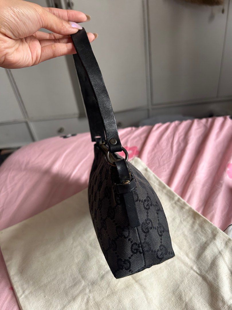 Gucci black pochette bag (Category: Luxury Bags & Wallets) located in Quezon City. Submitted by bagsonly2000 (Listing ID 1367506970, Image 3). Description: RANK AB no major flaws. need lang iplantsa yung handle :-)).