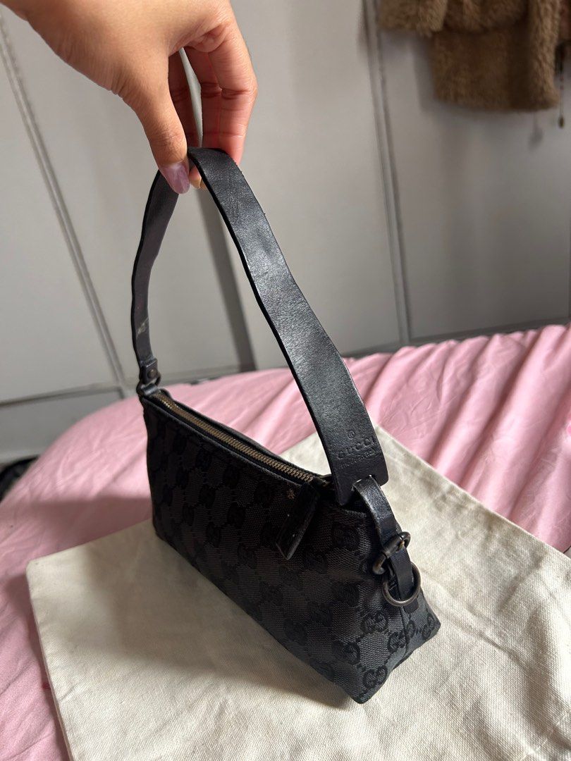 Gucci black pochette bag (Category: Luxury Bags & Wallets) located in Quezon City. Submitted by bagsonly2000 (Listing ID 1367506970, Image 2). Description: RANK AB no major flaws. need lang iplantsa yung handle :-)).