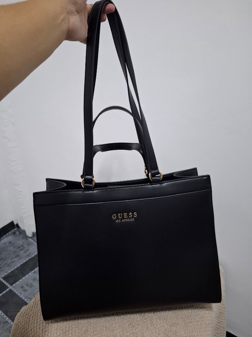 Guess Tote Bag Brand New (Category: Luxury Bags & Wallets) located in Subic. Submitted by aly_mac2511 (Listing ID 1367648538, Image 3). Description: Guess Tote Bag brand New Bought in California pm for details.
