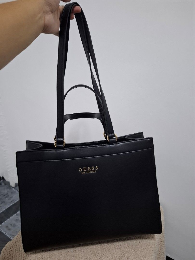 Guess Tote Bag Brand New (Category: Luxury Bags & Wallets) located in Subic. Submitted by aly_mac2511 (Listing ID 1367648538, Image 2). Description: Guess Tote Bag brand New Bought in California pm for details.