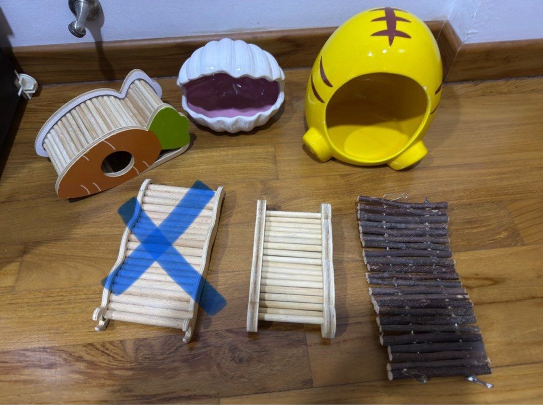 Hamster accessories (Category: Homes & Other Pet Accessories) located in Singapore. Submitted by macaus (Listing ID 1362944845, Image 1). Description: Hamster accessories From $2 -$5 each Self pick up .