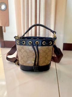 (Kategori: ) berada di . Dikirim oleh declutterin.aja (ID iklan 1367518318, Gambar 1). Deskripsi: .