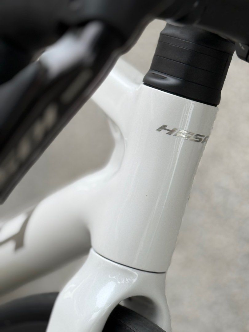 由 secondbikely (刊登 ID 1367668743，圖片 1) 提交，位於 台北市 (Taipei) 的 Hasa coraggio 碳纖維碟煞電子變速公路車 尺寸S 碳纖維輪組 極新 (類別：單車)，說明：Hasa coraggio 碳纖維碟煞電子變速公路車 碳纖維輪組 極新尺寸S 建議身高165-176 24s 105 Di2 無倒車摔車 車況極新 貴重物品 建議面交台北台中新竹桃園花蓮 可試乘 已保養完成。