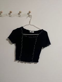 （分類：）位於 。 由 our._.wardrobe_ 提交（商品編號 1367669014，圖片 1）。簡介： 。