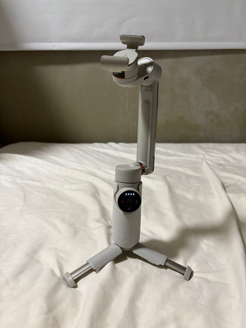 Insta360 flow (Category: Gimbals & Stabilizers ) located in Marikina City. Submitted by not.ganks (Listing ID 1367624347, Image 1). Description: Barely used Negotiable Comes with stand and charging cable.