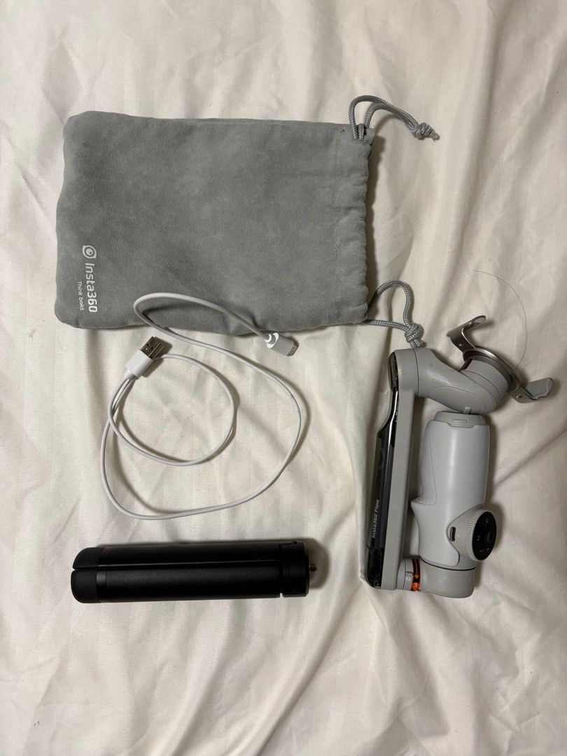 Insta360 flow (Category: Gimbals & Stabilizers ) located in Marikina City. Submitted by not.ganks (Listing ID 1367624347, Image 2). Description: Barely used Negotiable Comes with stand and charging cable.