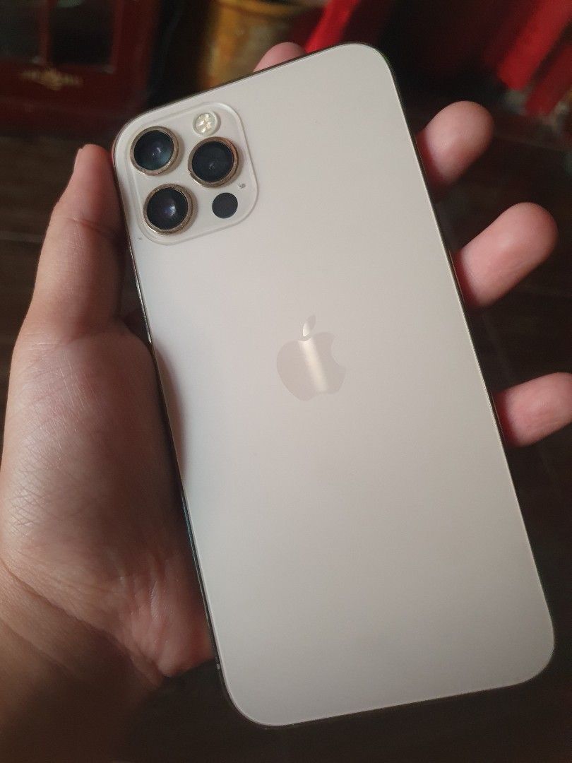 iPhone 12 Pro 128 GB (Category: iPhone 12 Series) located in Quezon City. Submitted by smashedpotatoesandfries (Listing ID 1367489111, Image 1). Description: Rush Sale! iPhone 12 Pro 128 GB FU * Factory Unlock (Any sim)✓ * 128GB✓ * Face ID✓ * Truetone✓ * 80% BH ✓ * No issue✓ INCLUSION: * Case✓ * Charger✓ Location: Payatas QC.