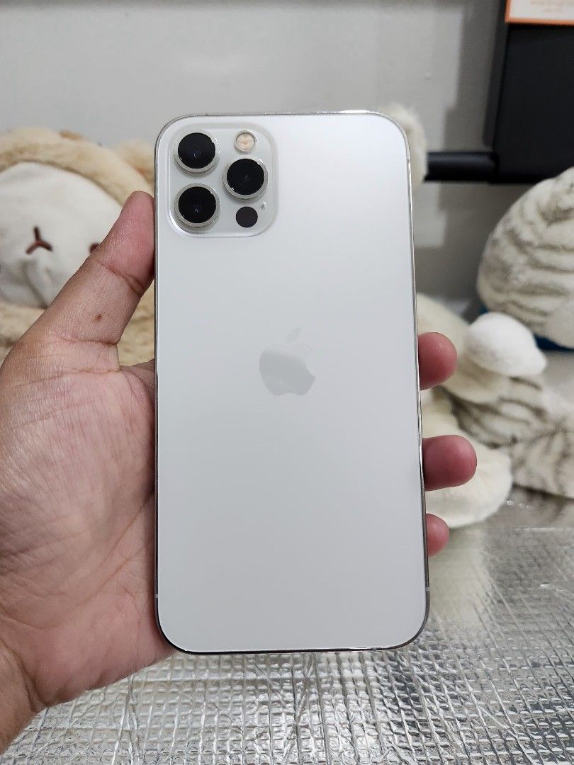 IPHONE 12 PRO 256GB no swap (Category: iPhone 12 Series) located in Mandaluyong City. Submitted by cellspaceph (Listing ID 1367531462, Image 2). Description: IPHONE 12 PRO 256GB Factory unlocked 76% battery health All working Any sim issue: di makinis sides Php15,500 ‼️ with case no swap.