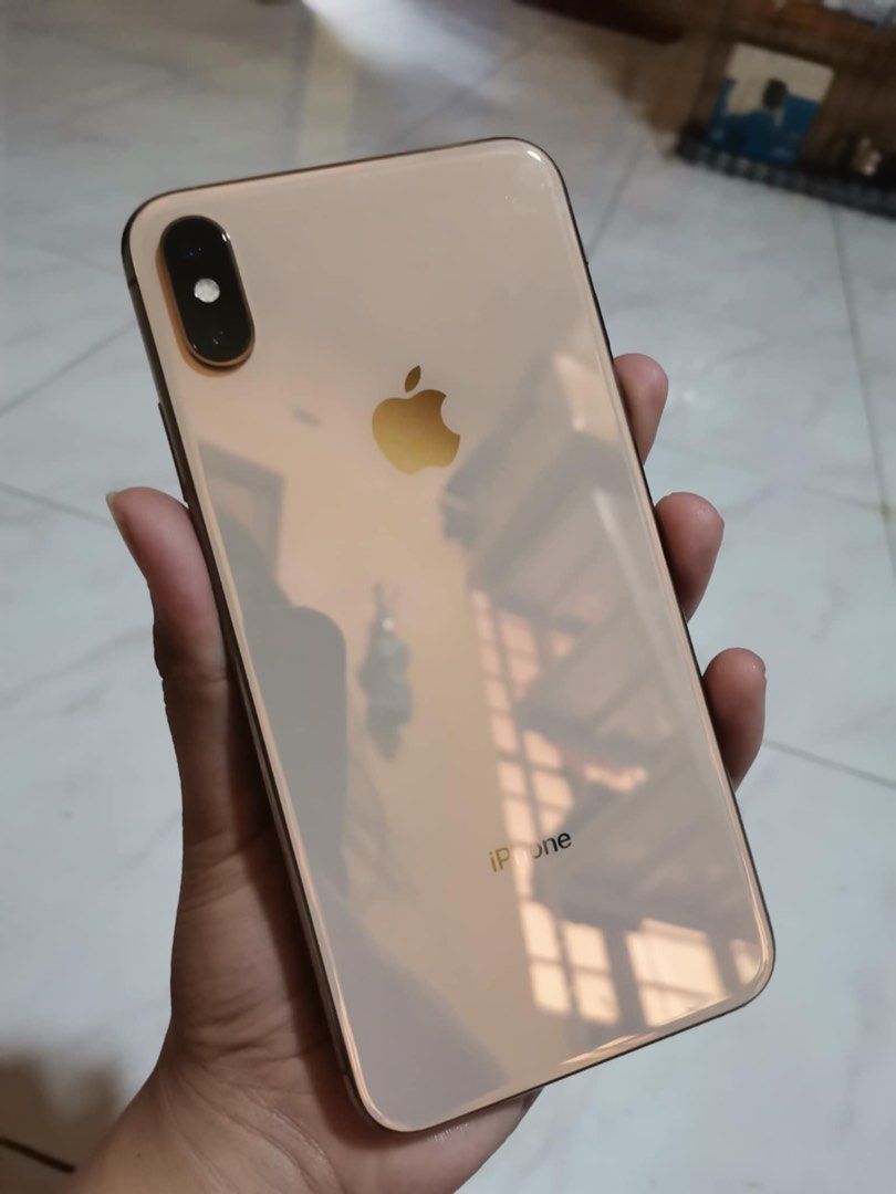 iPhone Xs Max (256gb) Gold (Category: iPhone X Series) located in Angono. Submitted by fierceforest.eb4ec1 (Listing ID 1367604361, Image 1). Description: Iphone Xs Max for sale/swap pwedeng pwede sa maselan Gold (256gb) ✅Pwedeng pwede sa maselan ✅Truetone ✅Face id ✅73 bh (but still makunat) orig batt ✅No history of replacement ✅No issue at all, unli reset gagamitin mo nalang, sobrang smooth gamitin ✅Front/back cam all goods ✅Can do meet up/halfwa
