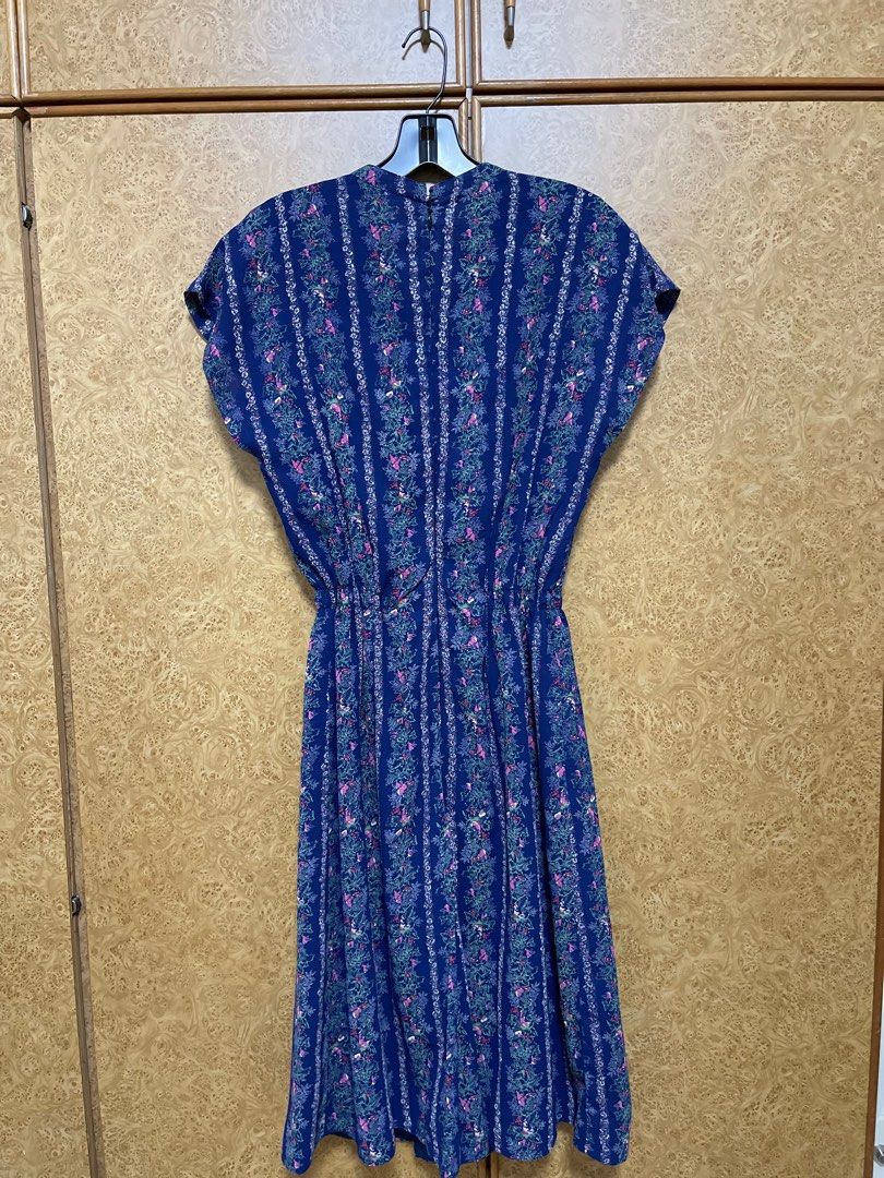 Japan Vintage Dress (Category: Dresses) located in Singapore. Submitted by cokechoke (Listing ID 1367666492, Image 2). Description: Got this pretty dress from one of my trips! Still in very good condition. Slightly tapered at the waist to give you a nice silhouette (stretchy at waist as well). No size tag but fits a standard size S. .