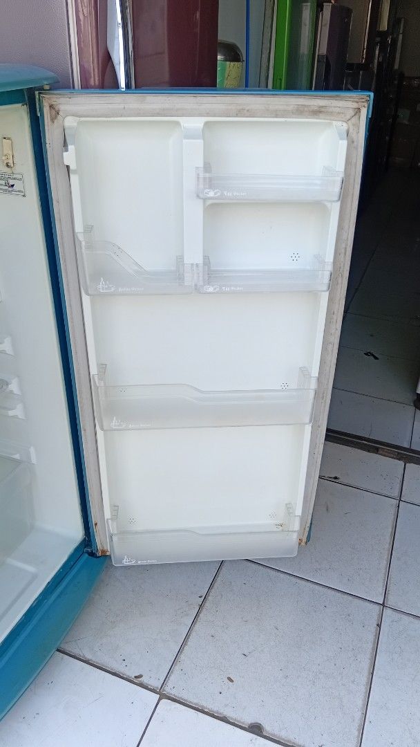 Kulkas POLYTRON bekas bergaransi, Elektronik, Lainnya di Carousell