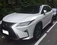 由 davidchu619 (刊登 ID 1367559205，圖片 1) 提交，位於 台北市 (Taipei) 的 Lexus RX 2016款 白色 (類別：汽車出售)，說明：【最具公信力第三方認證車/優選車況】 認證中古車百百種，妳/你看懂哪一種 想要便宜又具法律效益認證的中古車， 所有車款不怕你問，就怕你找錯人。 【消費找上游，帶你成為聰明的購車消費者！！！】 車況與里程公開透明化 --- !!!!!同行勿擾!!!!! Lexus RX 2016款 白色 ❃ 廠牌：Lexus ❃ 型號：RX ❃ 年份：2016 ❃ 車色：白色 ❃ 排氣量：2.0L ❃ 里程：80000km ❃ 引擎燃料：汽油 ❃ 驅動方式：2WD ❃ 乘客數：5門5座 ❃ 售價：48萬 --- ★安全配備 ↗循跡系統 ↗Keyless免匙系統 ↗ABS防鎖死 ★舒適配備 ↗定速系統 ↗衛星導航 ↗恆溫空調 ↗倒車顯影系統 ↗電動天窗 --- David Line：s.o.n.0619 手機：0938810619